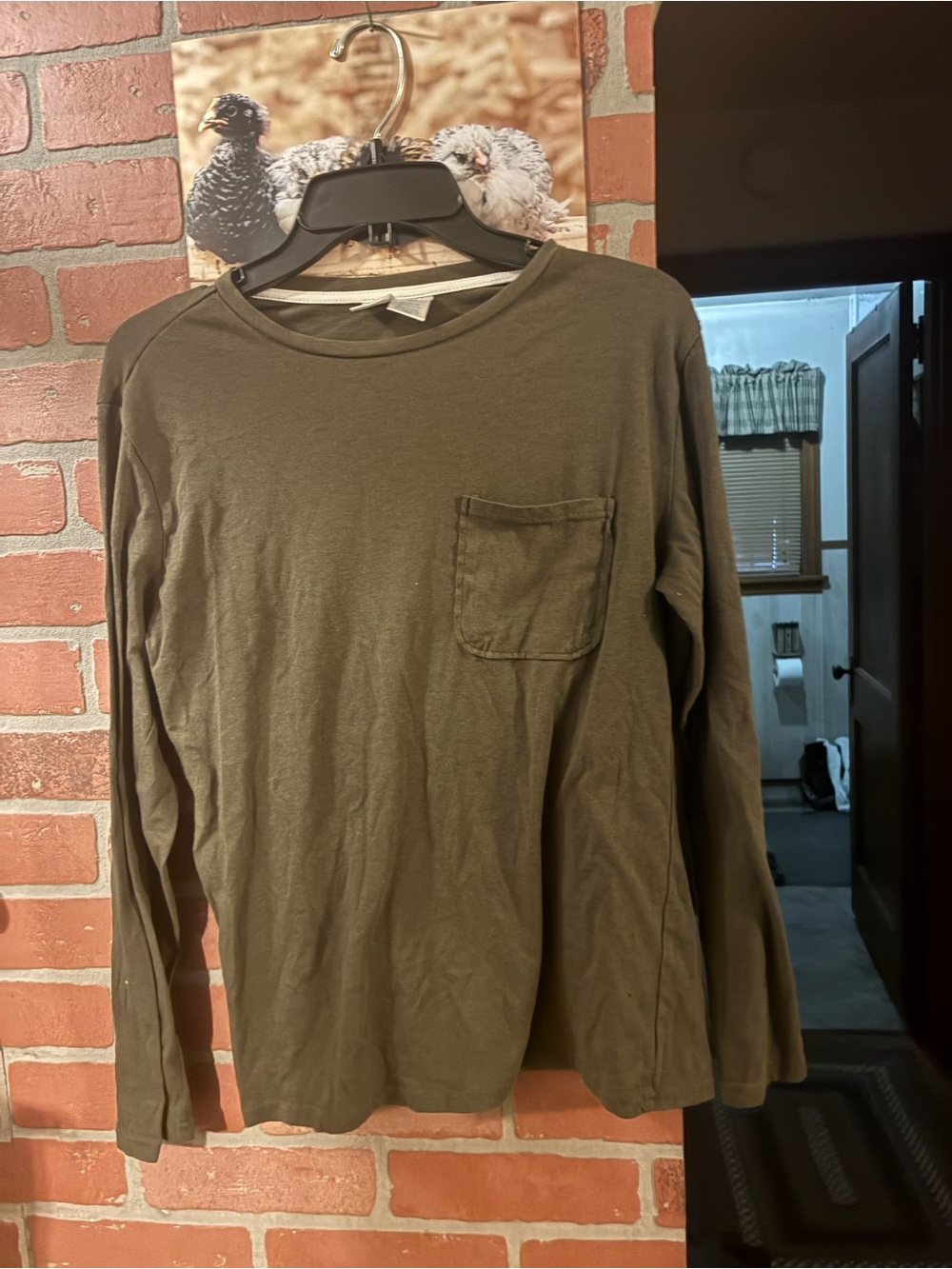 Women's Long-Sleeve Pocket Tee in Olive